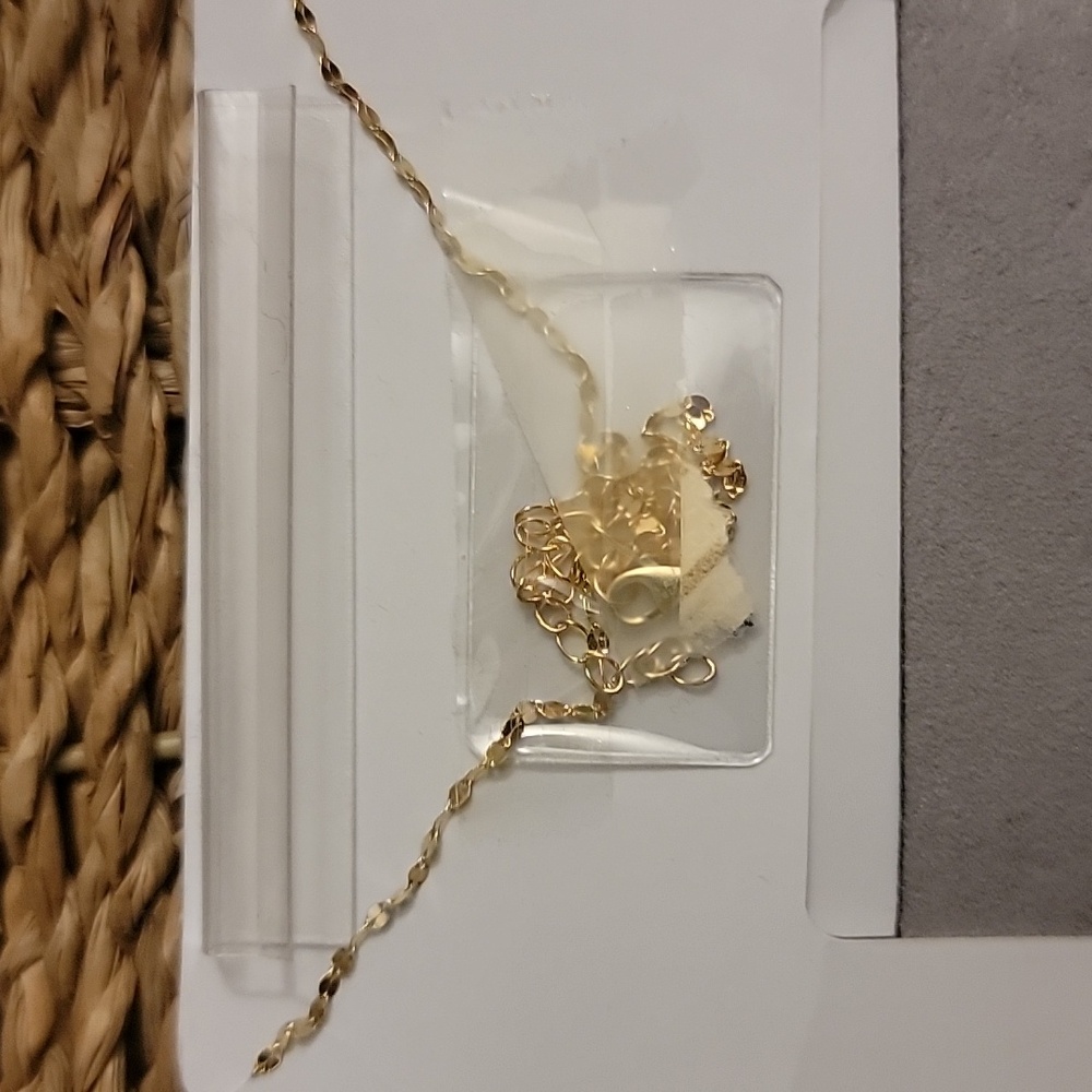 🎁M initial necklace - Picture 4 of 4